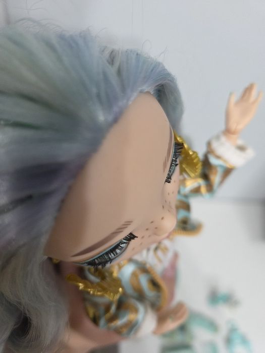 Rainbow High lalka custom Daphne Minton