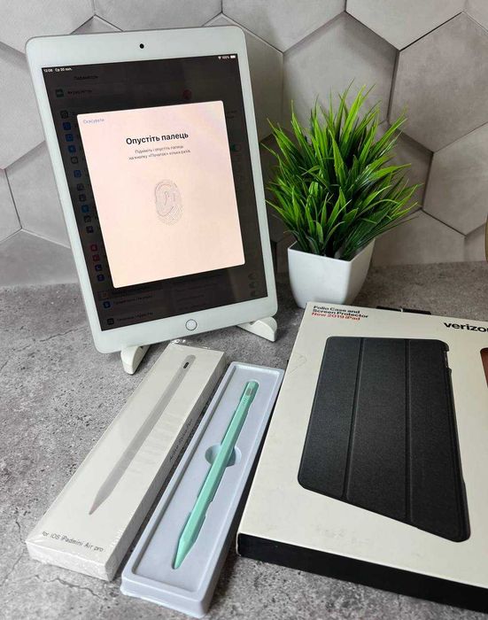 Ipad 7 32gb wifi +чохол, стилус