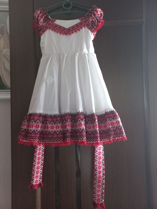 Вишите дитяче платтячко 2 різних