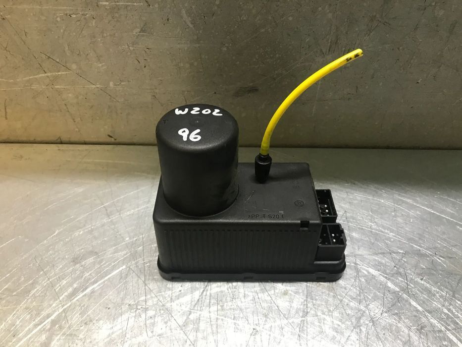 MOTOR VACUO / MODULO FECHO CENTRAL MERCEDES W202 C220 C200 0132006349