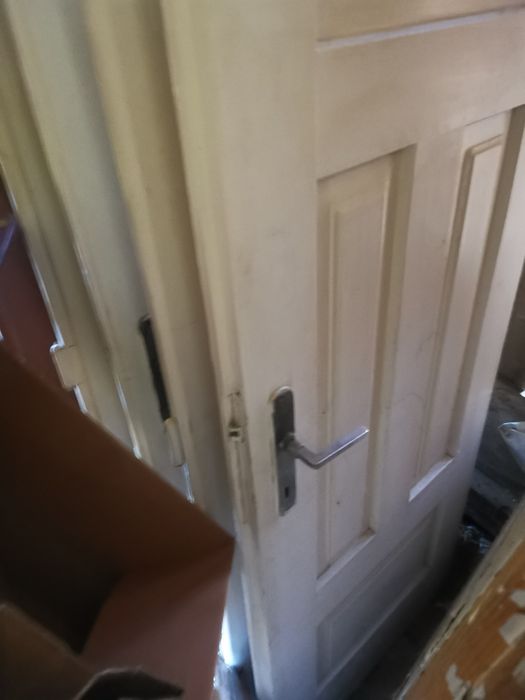 Drzwi drewniane, białe, starodawne, różne wymiary.