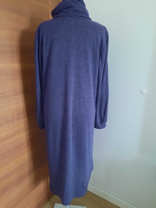 Fioletowa sukienka z dzianiny z golfem, rozmiar 40