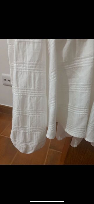 Blusa branca com folhos