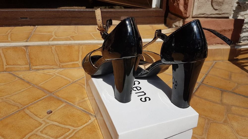 Sandały r 41 na obcasie czarne