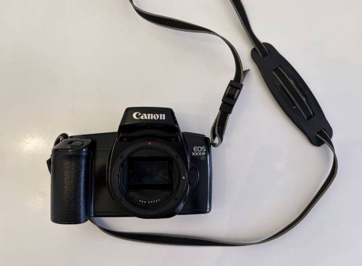 Aparat Canon EOS 1000F