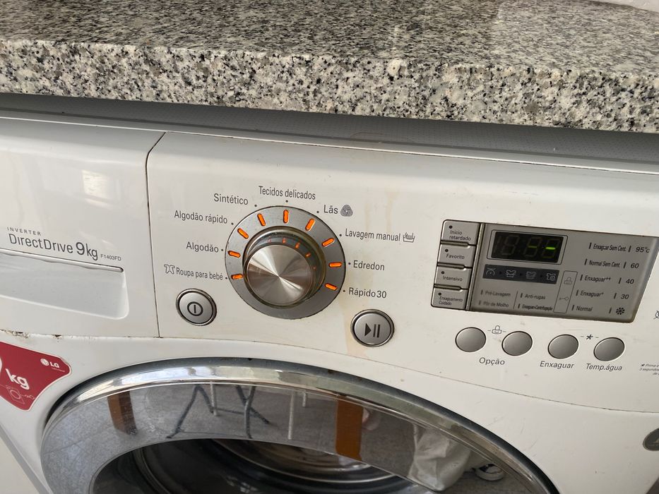 Máquina de lavar e secar roupa LG inverter Directdrive capacidade 9kg