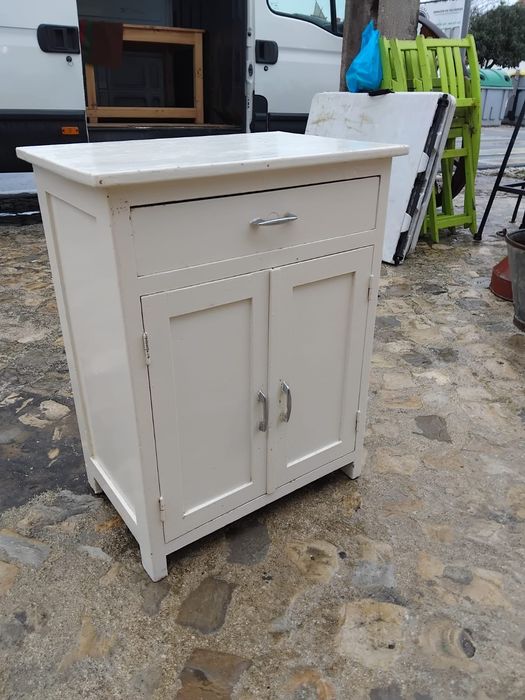 Pequeno armário de arrumação