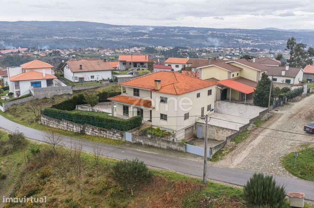 T4 Detached House with Garden, Terrace and Spacious Areas – Adoufe, Vila Real