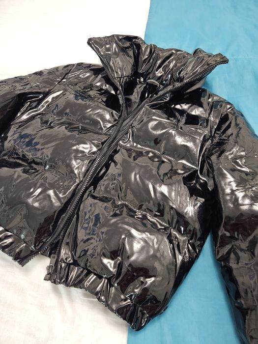 Czarna błyszcząca lakierowana kurtka prettylittlething xxs 32