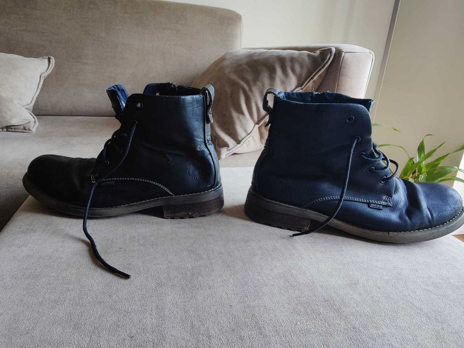 Botas Mustang tam. 43 em  bom estado
