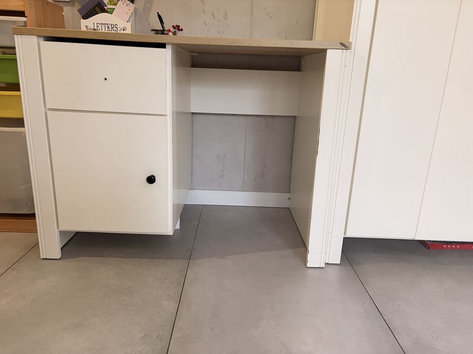 Meble do pokoju z łóżkiem