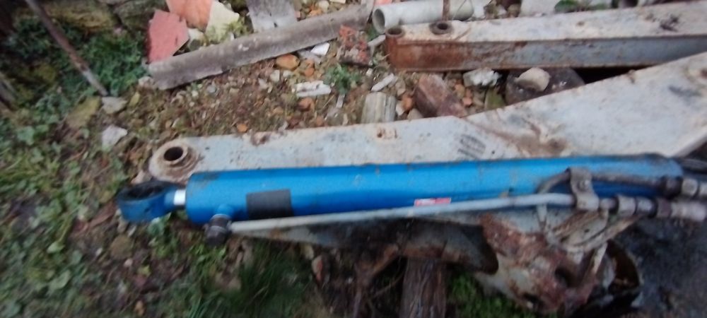 Гідроцеліндр навантажувача