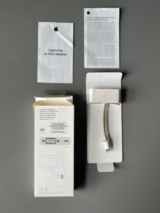 Apple Lightning to VGA Adapter - MD825ZM