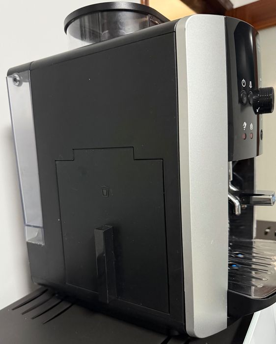 Máquina de Café Automática KRUPS EA811810 Arabica Sil