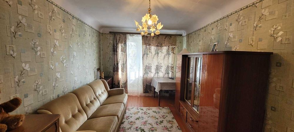 Продам 1к на 3 поверсі, центр