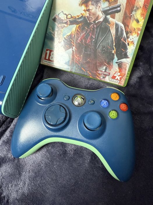 Xbox 360 500GB Special Blue Edition - zestaw dla kolekcjonera!