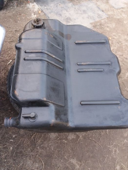 Бензобак Москвич 2141 пласмасовый.