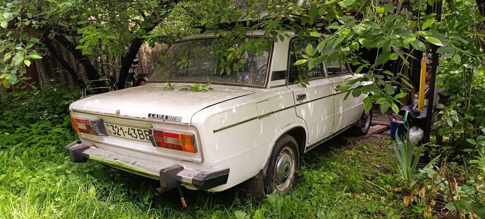 Автомобіль ваз 2106