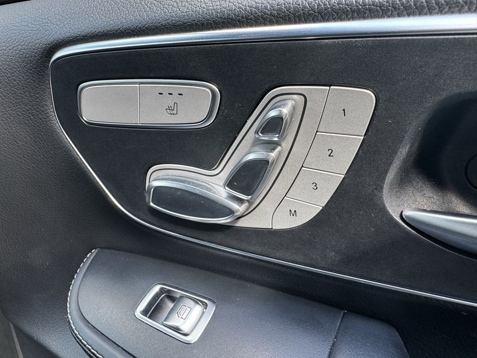 Wynajem MERCEDES V-KLASA 4MATIC 7-OSÓB VIP wypożyczalnia rent van HAK