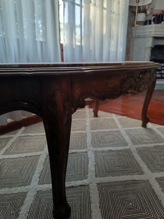 Mesa de Centro - Compacta e Funcional - 1,19m x 44cm x 64cm

Descrição