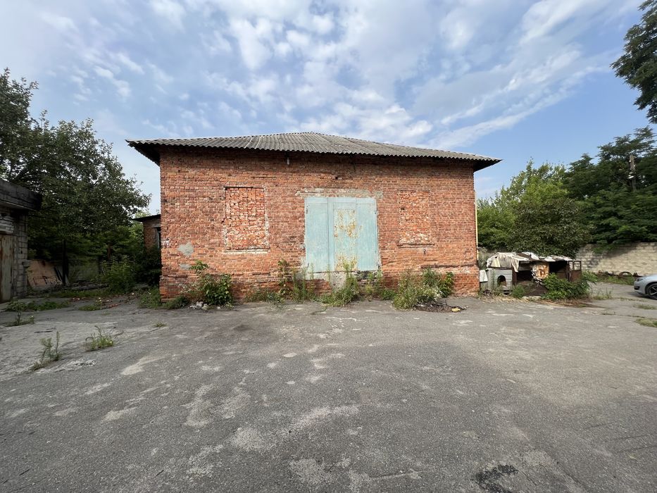 Продам производственные здания с участком