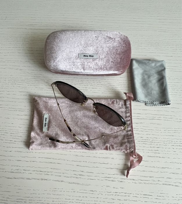Солнцезащитные очки Miu Miu