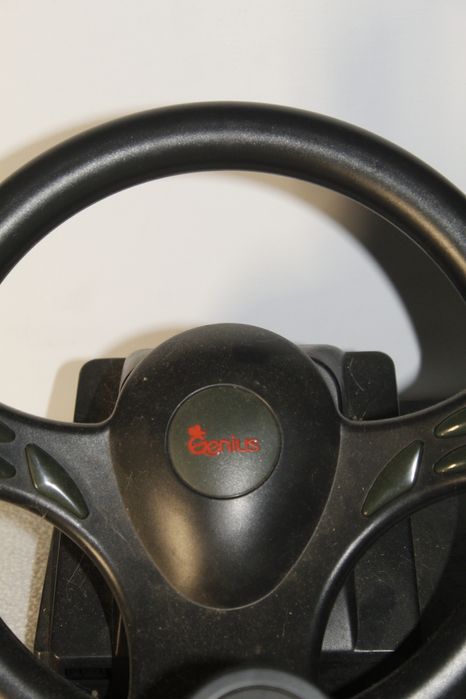 Volante gaming antigo ( Genius speed wheel formula)