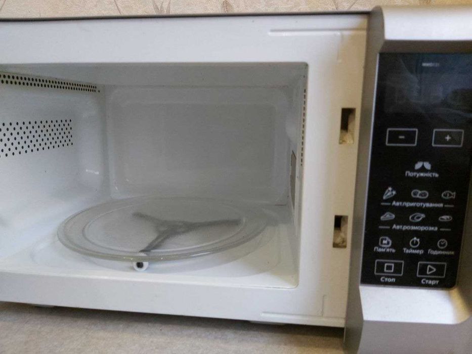 Продам микроволновую печь Whirlpool MWD 121 SL в отличном состоянии