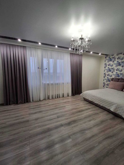 Простора 3-кімнатна квартира, район Польова