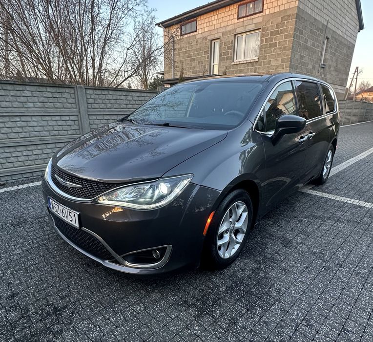 Chrysler Pacyfic 2017 rok B+G