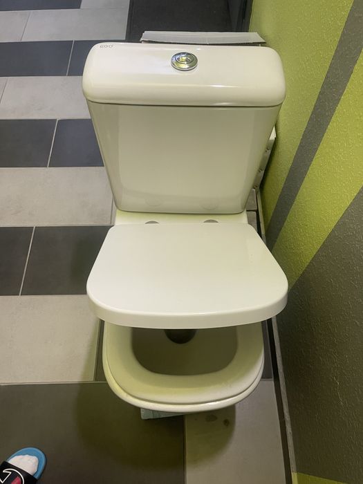 Унітаз компакт EGO  з кришкою мікроліфт