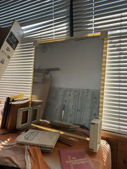 Дзеркало настінне