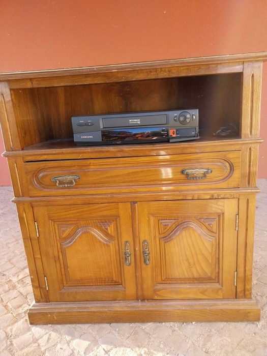 Movel classico  para televisão e video