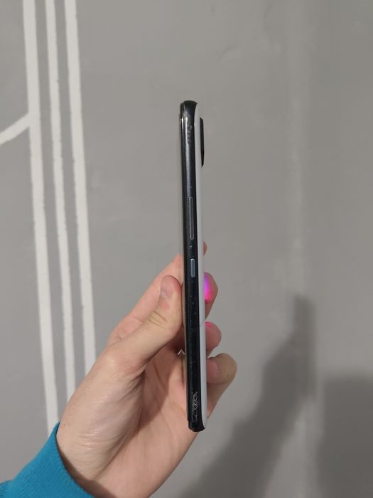 Уцінка ASUS ROG Phone 6 12/256 Storm White