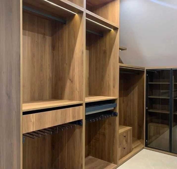 Гардероби, шафи-купе, системи зберігання під ключ. Прорахунок по тел.