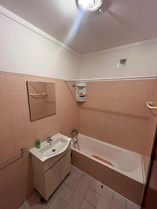 Arrendo Quarto próximo ao metrô da Reboleira, Amadora