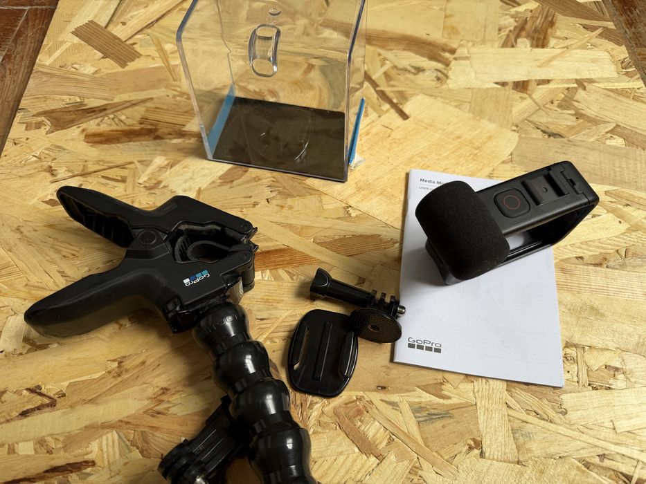 GoPro Hero 12 Black + Media Mod + Acessórios (Estado de Nova)
