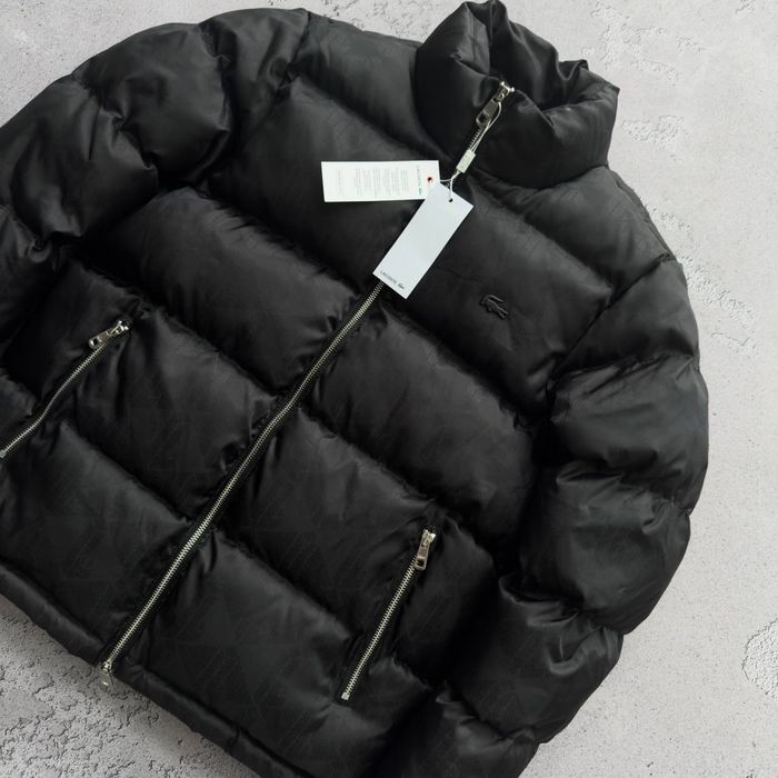 Стильна куртка Lacoste