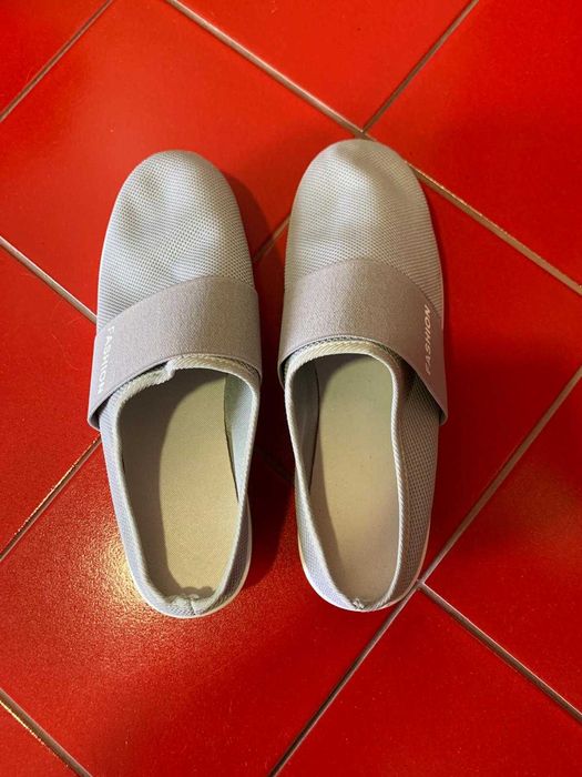 Sapatilha aberta nova