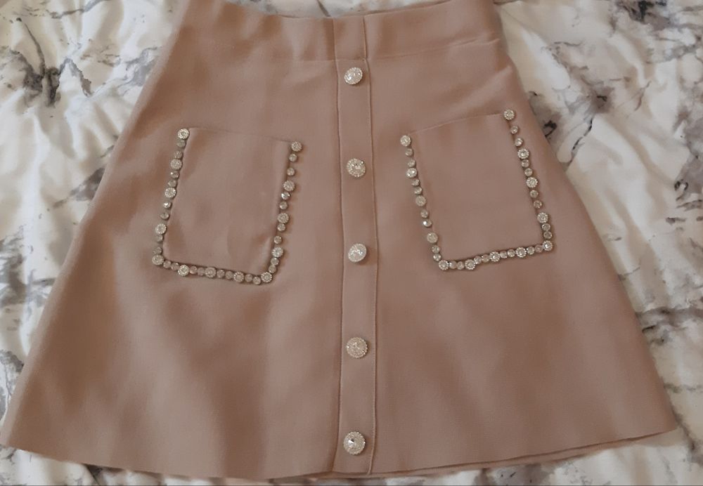 Продам святковий костюм р. М