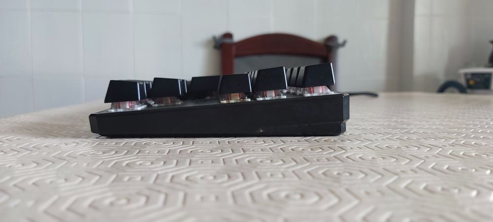Teclado Gaming KROM Kernel TKL (RGB mecânico - preto)