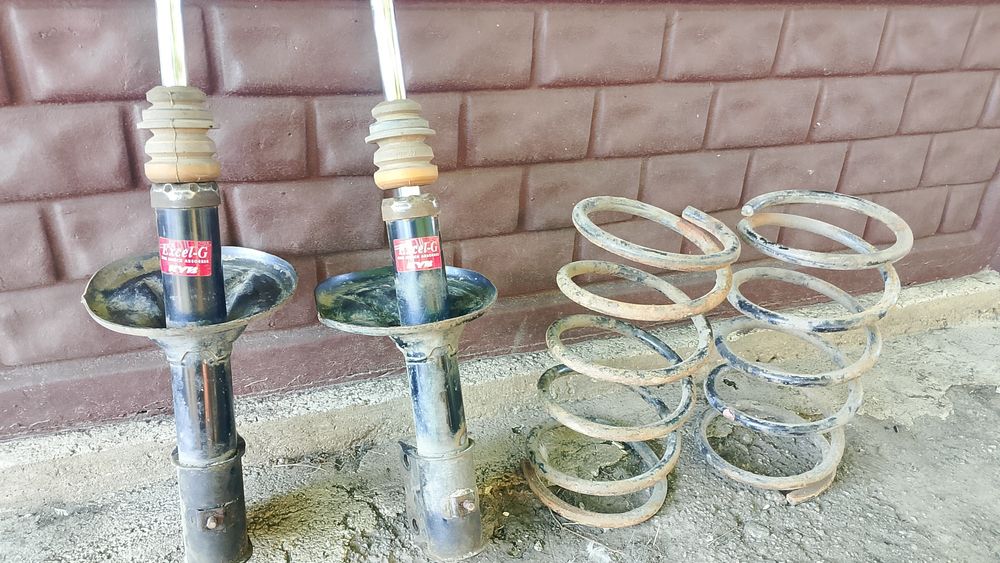 Продам стойки ланцер 9