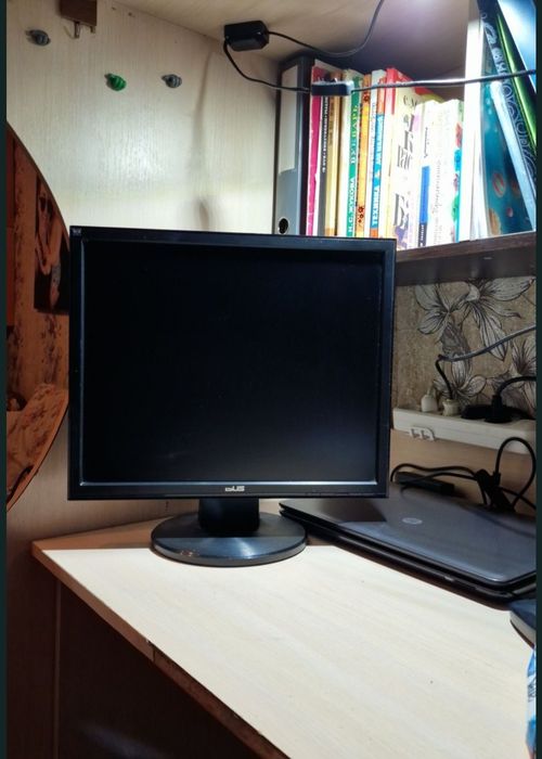 Системные блоки (2), ноутбуки (2), монитор