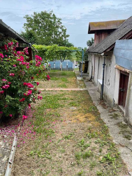 Будинок, 65 м кв + 50сот землі біля хати