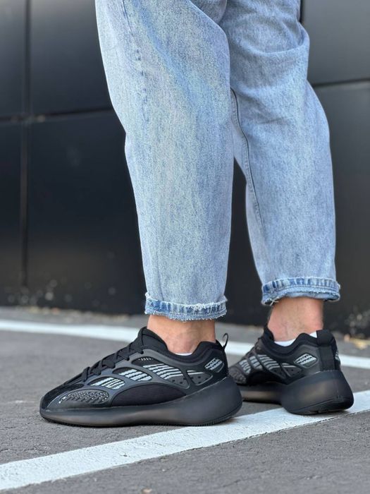 Кросівки чоловічі Stilli Yeezy 700v3 чорні 44,45р/ Кроссовки мужские черные