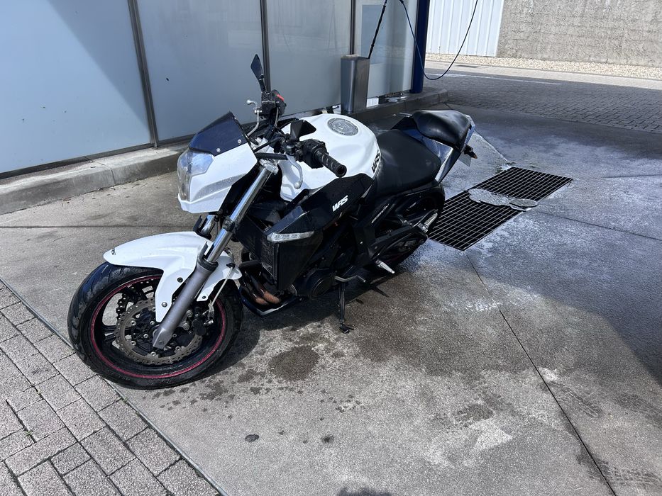 Vendo Cf moto NK650 i