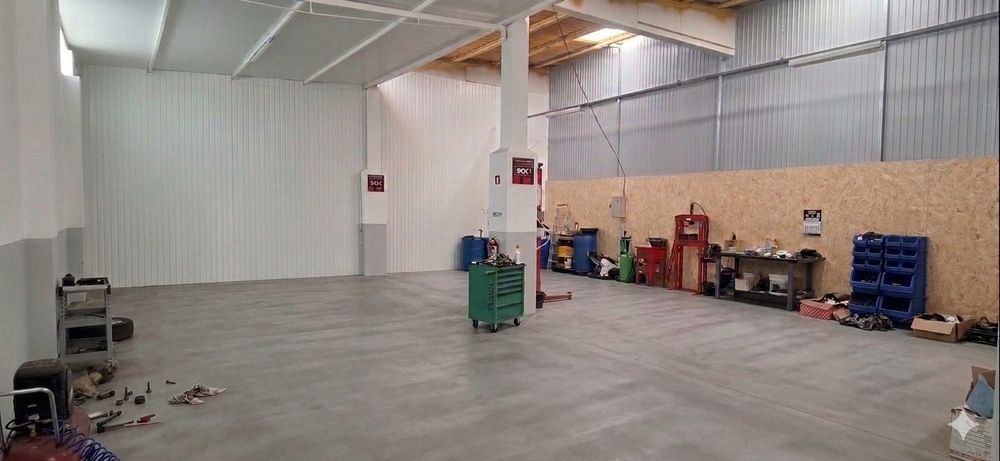Arrenda-se Pavilhão para Indústria em Zona Industrial no concelho de Santa Maria da Feira