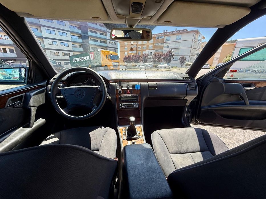 Mercedes-Benz E250 Turbo Diesel Sedan (1997) – Fiabilidade e Conforto Clássico — photo 5