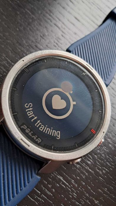 Zegarek Polar Grit X - stan dobry, mała plamka na ekranie