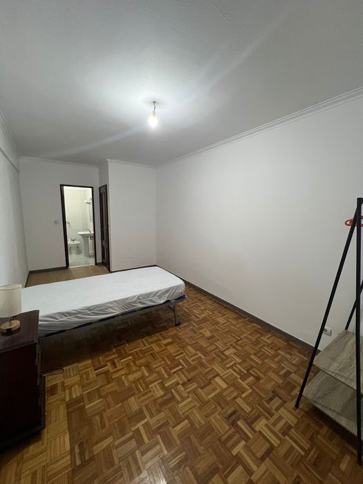 Quarto para arrendar Rio de Mouro